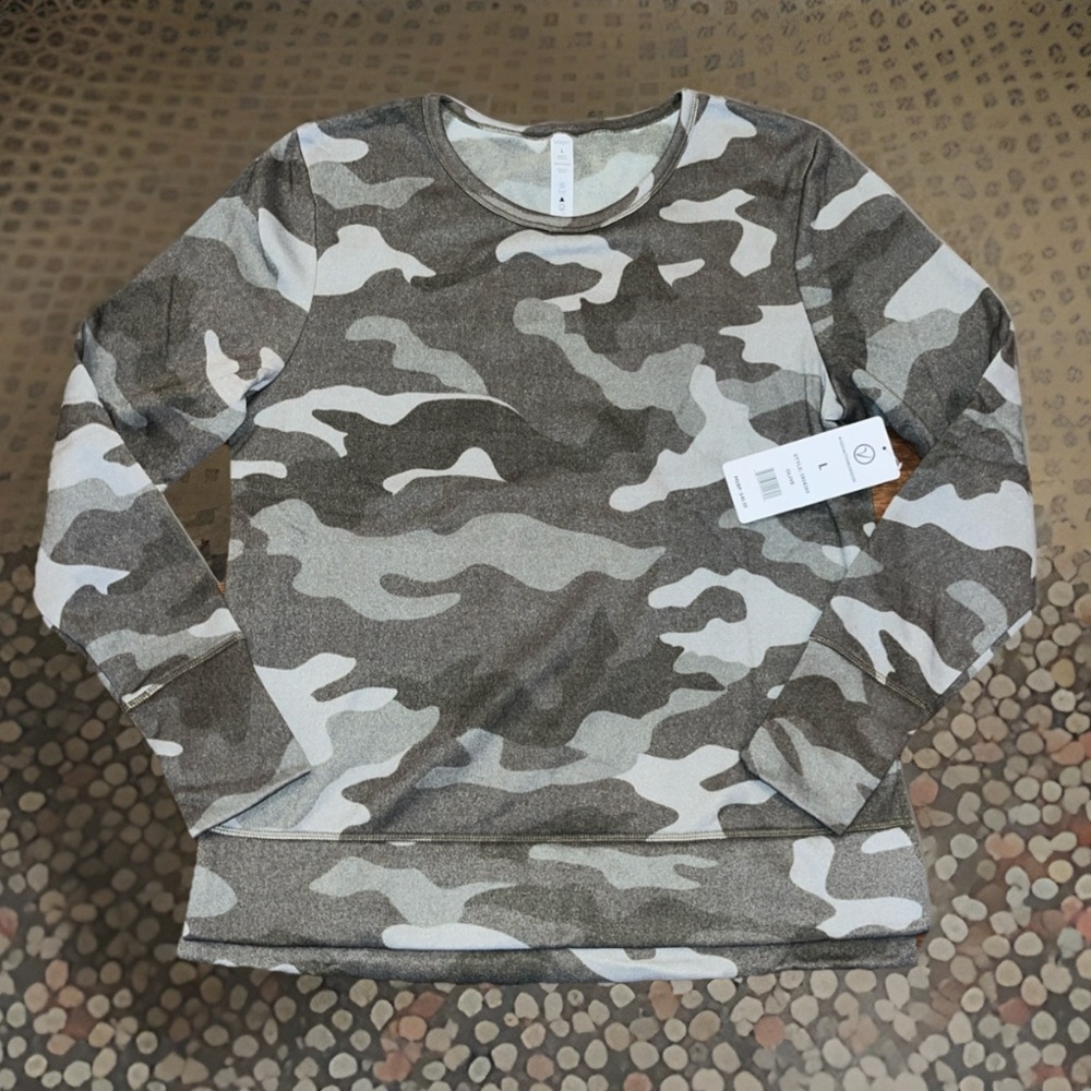 VOGO Green Camo Body Action Design Side Slits Scoop Neck Fleece Shirt Top NWT